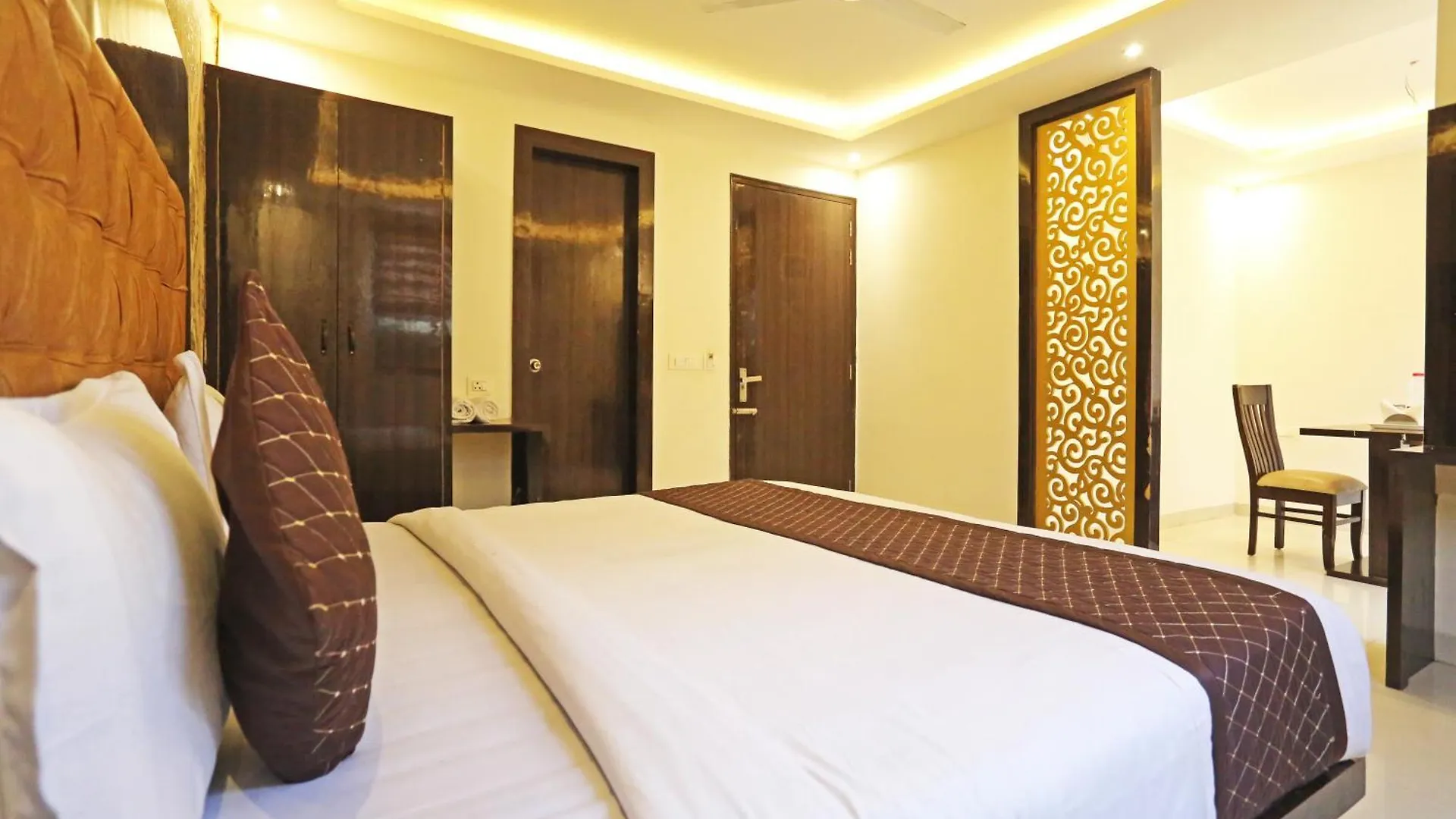 Hotel Grand Iconic Near Igi Airport New Delhi 4*,