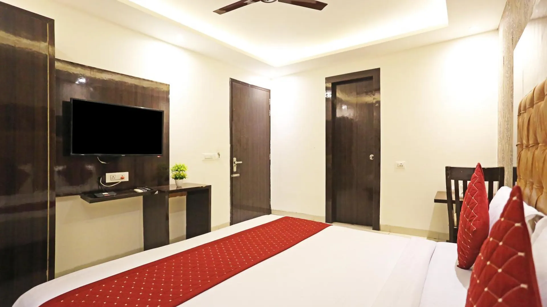 Hotel Grand Iconic Near Igi Airport New Delhi