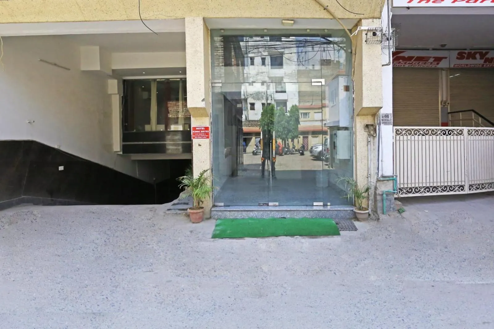 Hotel Grand Iconic Near Igi Airport contacts